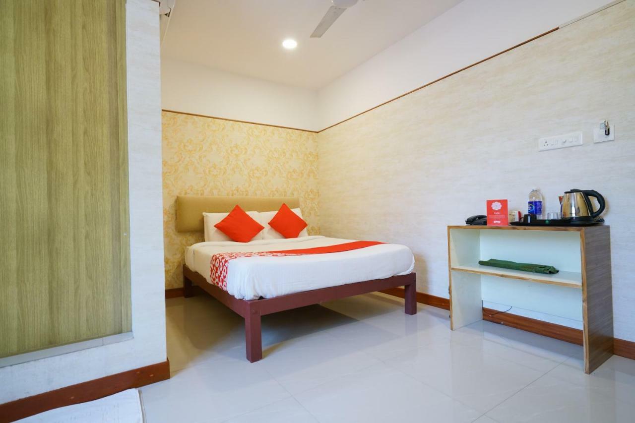 Hotel Heaven Gardens à Kochi Extérieur photo